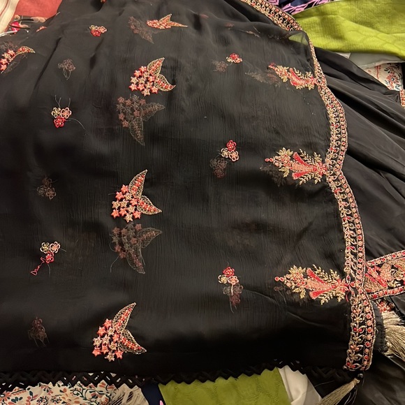 Sold!!! Indian/Pakistani Suit. 3piece pakistani suit. Branded. - Picture 11 of 15